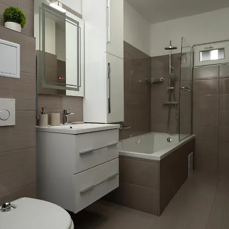 Appartamento Smart Square With Free Parking Debrecen Esterno foto